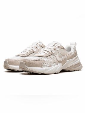 Nike V2K Run Beige and White Mesh Running shoes Sneakers sail Sandrift NEW